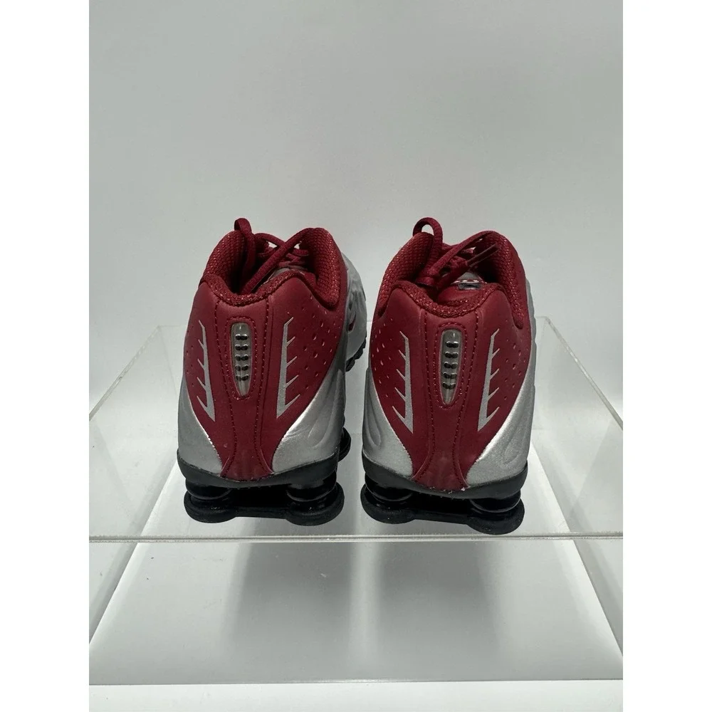 Brand New Nike Shox R4 Metallic Silver Crimson HQ1988-009 Men Size 7 / Women 8.5